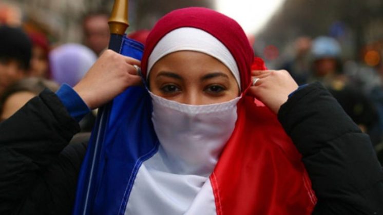 Polémique sur le Hijab en France : quand la femme musulmane sert à