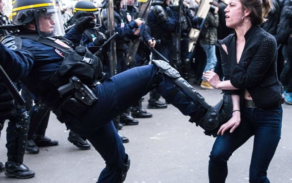 Un cap répressif a été franchi » : 300 journalistes dénoncent la violence  policière en France - Le courrier du soir