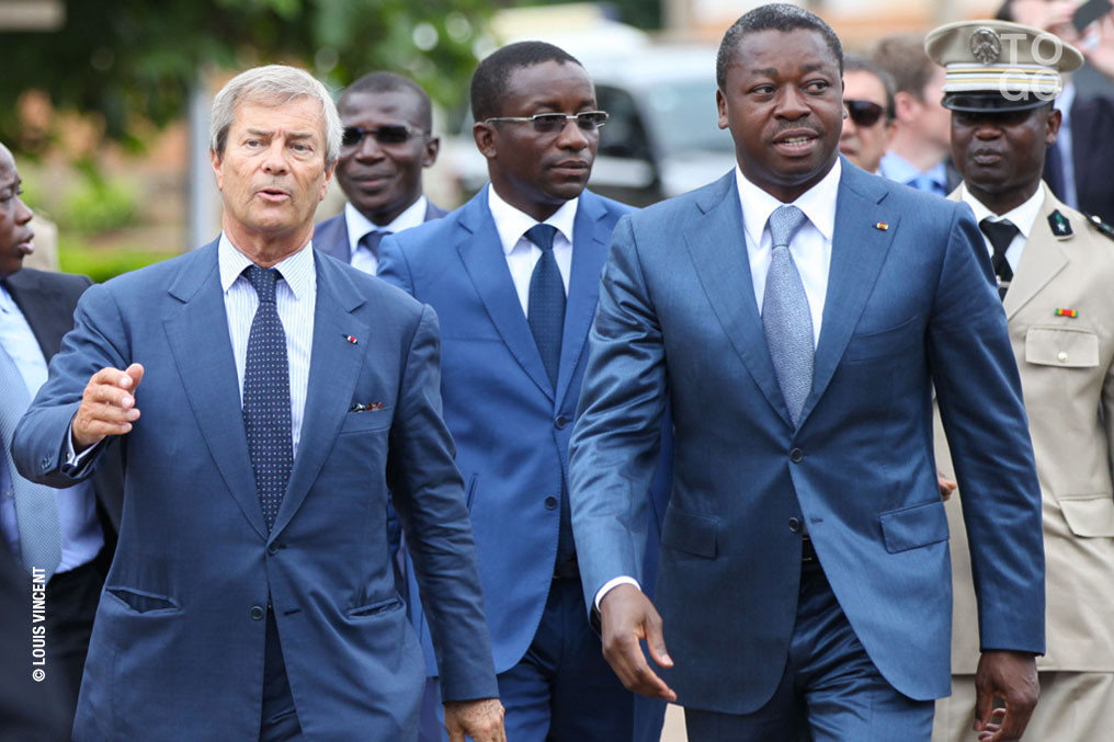 Corruption en Afrique : le milliardaire Bolloré reconnaît avoir payé 370  000 euros pour faire élire le président du Togo - Le courrier du soir